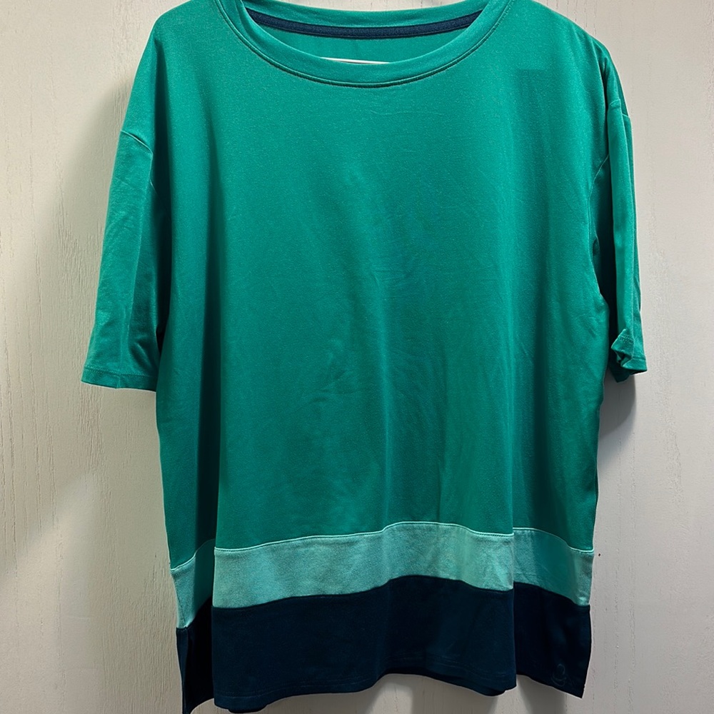 Cuddl Duds green and navy Stretchy Short Sleeve Shirt size medium. Gently used